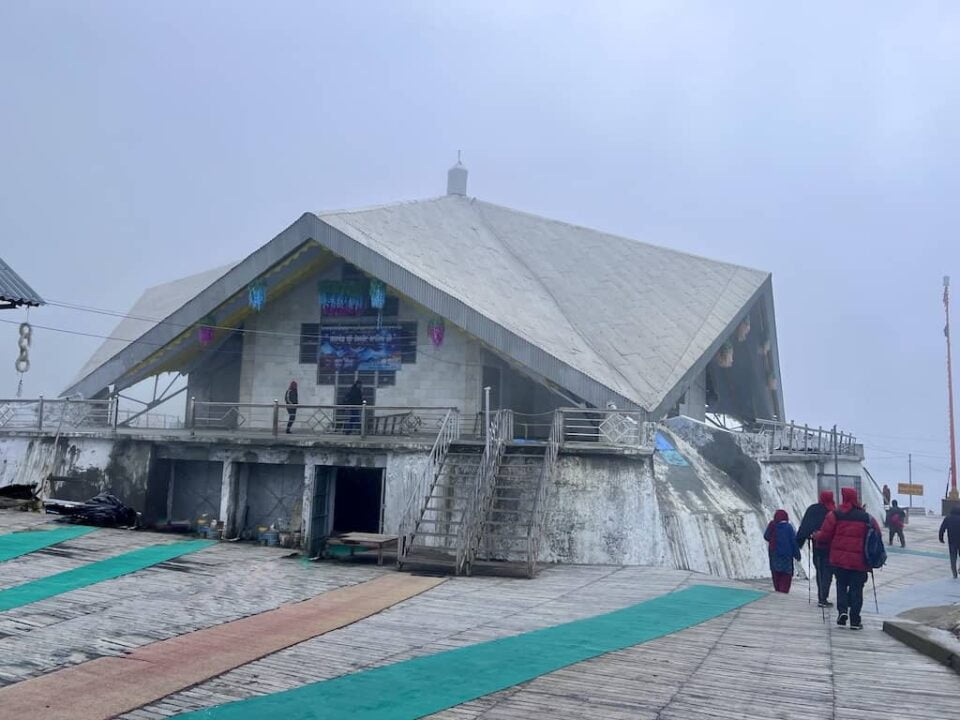 Hemkund Sahib Sacred Trekking Adventure KuchBhi   Hemkund Sahib 960x720 